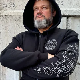 Капюшонки и спортивные кофты с полной запечаткой: Тепла кофта Руны Победы (чорна)